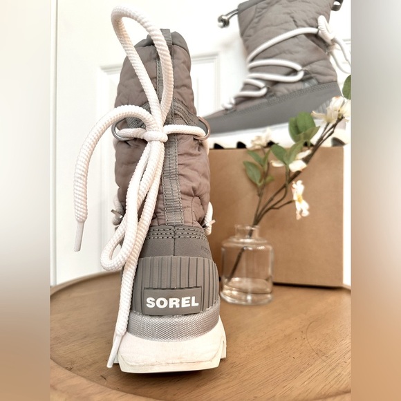 SOREL ~ Women’s Gray and White Winter/Snow Lace-Up Boots w/Fleece Lining size 8 - Picture 6 of 10